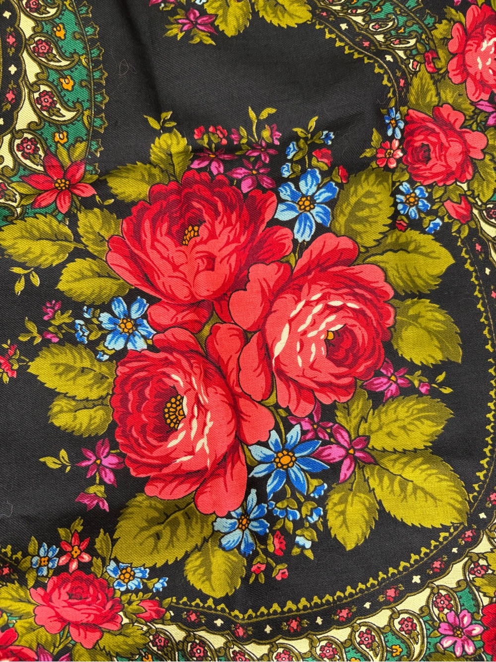 Incredible Pavlovo Posad 58” Black Floral Fringe Square Shawl Red Rose Print
